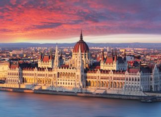 Est Europa: le città più belle parlamento-budapest