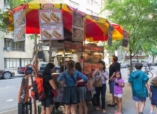 5 street food da provare a New York dal classico hot dog al chicken parmesan street food new york